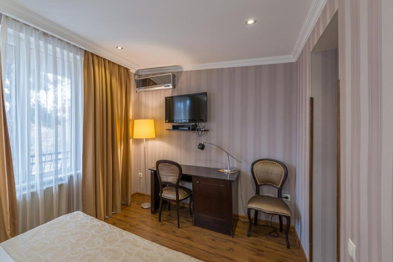 Garden View Hotel Tbilisi Ngoại thất bức ảnh